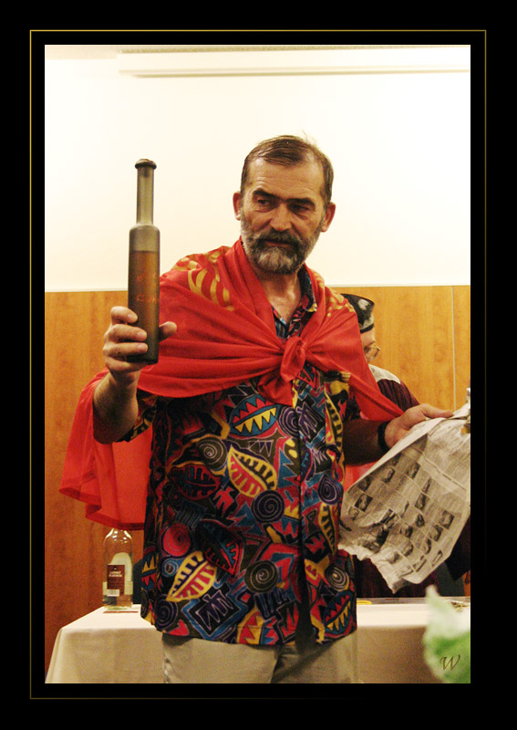 Rum, kter dostal Jan Kantrek jako cenu za vynikajc peklady Howardovic Conana. Deset let mu stl na police a byl naat a teprve na Fnixconu 2006. Vjmen tekutina!